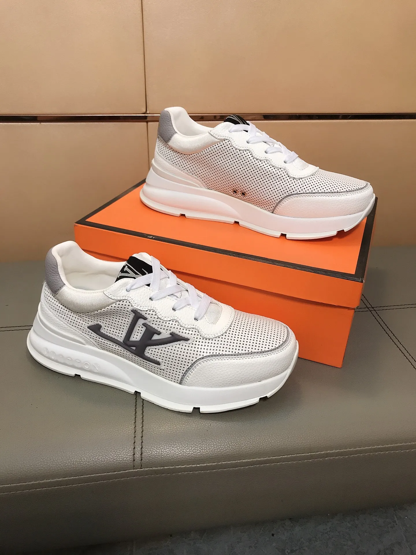 Ex-factory price 442 💎💎🔆New model launched [LV Louis Vuitton] The latest high-quality men's sports and casual shoes, European and American trends 🔰Perfectly blending noble quality and fashionable texture💋💋The upper is made of imported cowhide and sheepskin feet, creating a fashionable personality as a whole to set off your uniqueness! Classic style, cool and stylish trendy male image🌹 38-44👣
